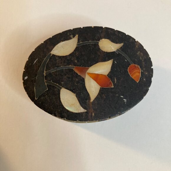 Vintage Hand Carved Soapstone Trinket Box Floral Inlayed Cover 2 x 3" Black Red - Picture 2 of 8